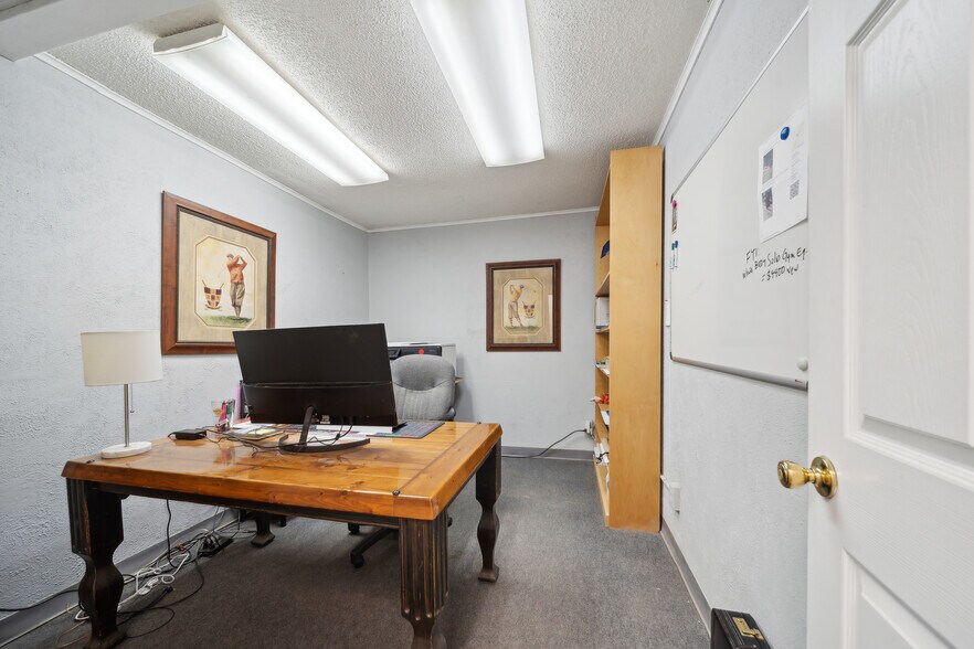 More Photos Of 4434-4437 S 74th Ave, Tulsa Warehouse For Sale