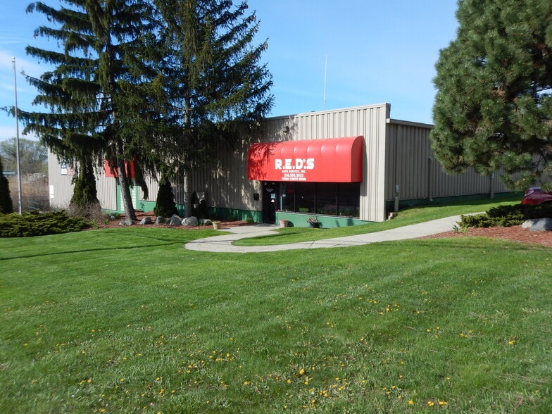 More Photos Of 4800 Joslyn Rd, Lake Orion Light Manufacturing For Sale