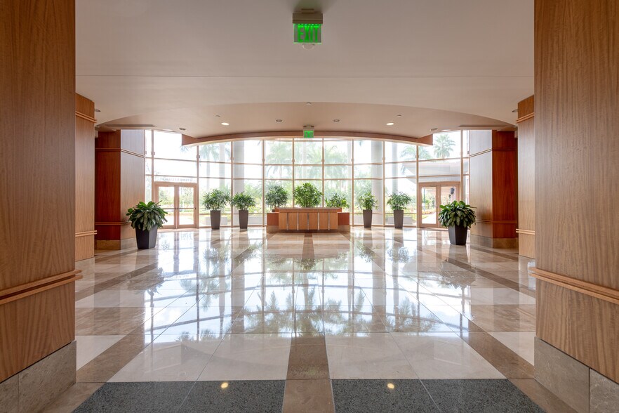 More Photos Of 5200 Waterford District Dr, Miami Unknown For Lease