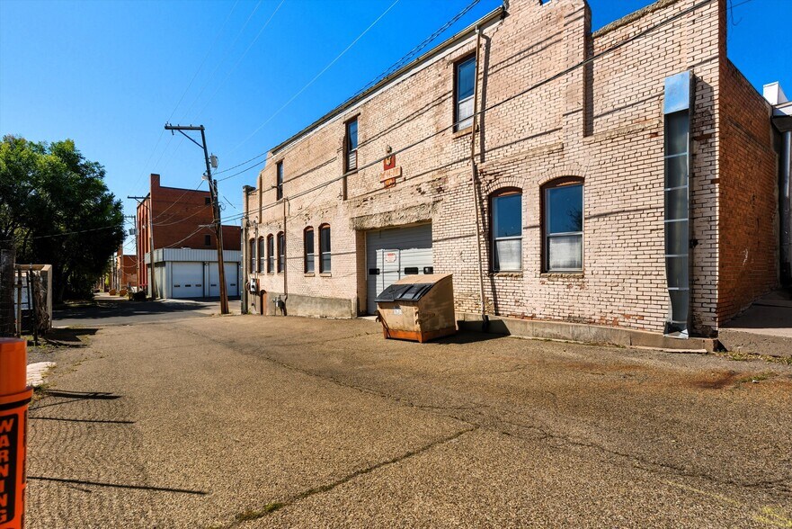 More Photos Of 201 N 2nd St, Raton Auto Repair For Sale