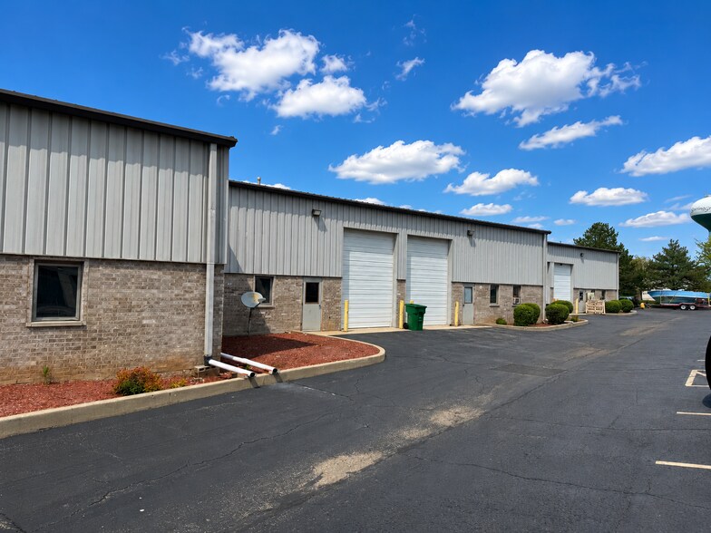 More Photos Of 2449 Pierce Dr, Spring Grove Showroom For Sale