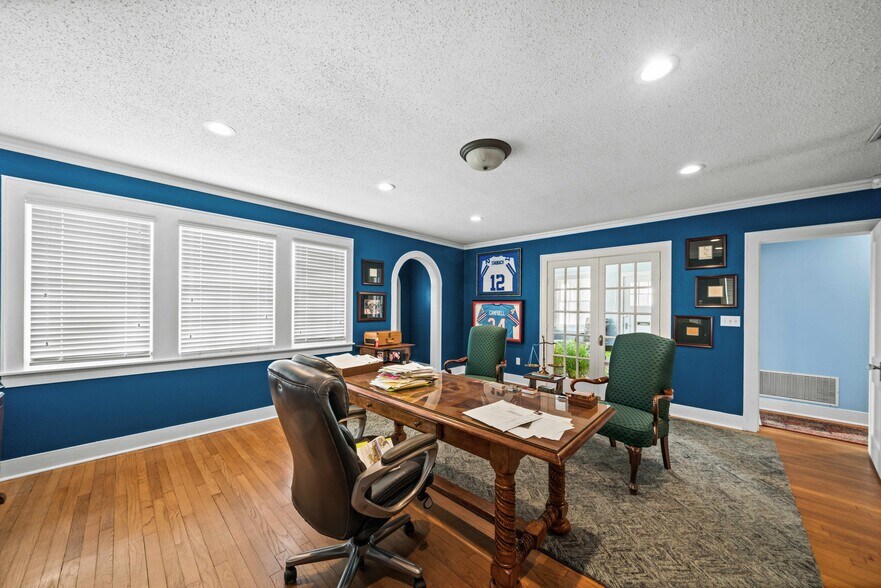 More Photos Of 209 S Main St, Lindale Loft Creative Space For Sale