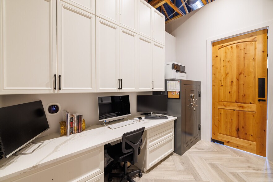 More Photos Of 7100 E Cave Creek Rd, Cave Creek Office Residential For Lease