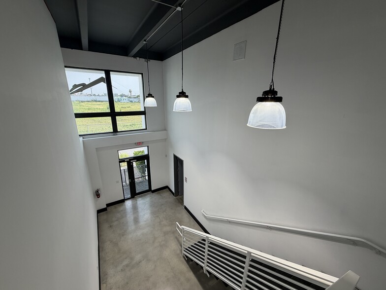 More Photos Of 4391 SW 74th Ave, Miami Flex For Lease