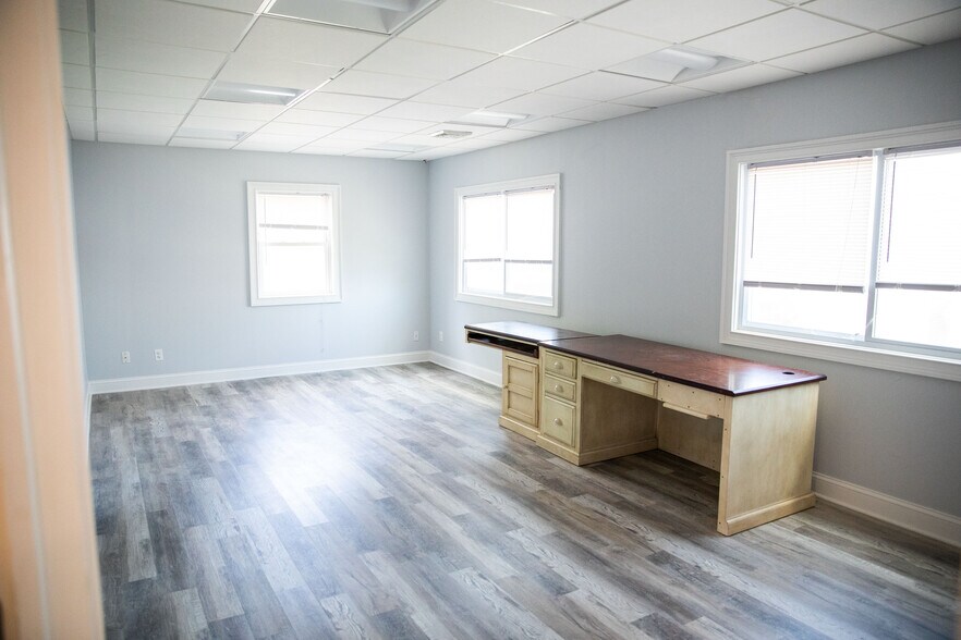 More Photos Of 285 W Main St, Sayville Office For Lease
