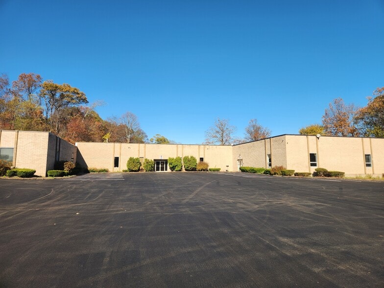 More Photos Of 925 Sherman Ave, Hamden Warehouse For Lease