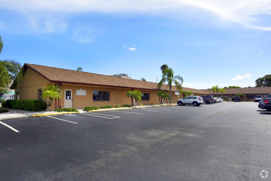 Primary Photo Of 13910 Fivay Rd, Hudson Medical For Lease