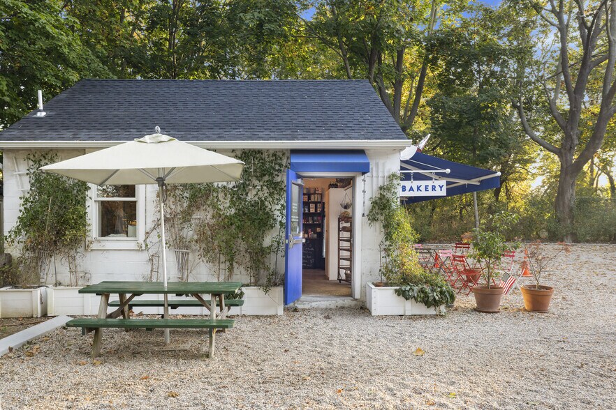 More Photos Of 1970 Montauk Hwy, Bridgehampton Restaurant For Sale