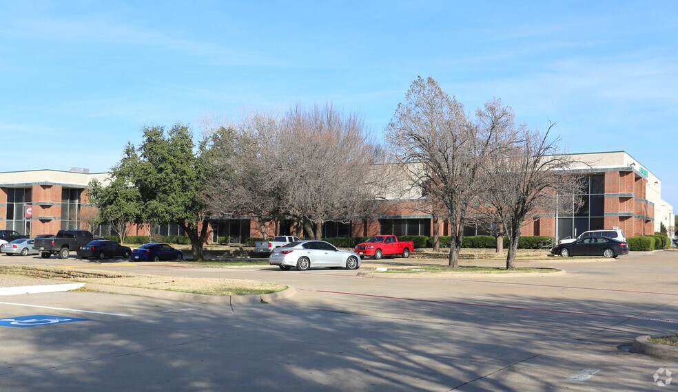 More Photos Of 1625 W Crosby Rd, Carrollton Light Distribution For Lease