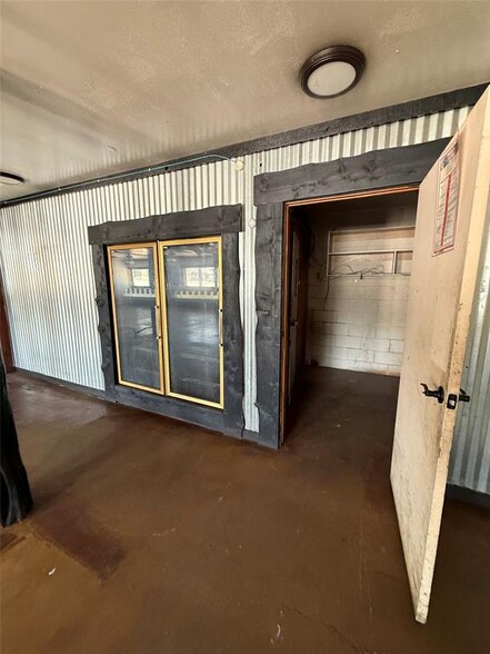 More Photos Of 211 US Highway 281, Johnson City General Retail For Lease