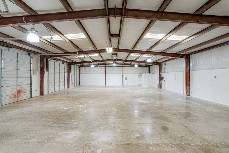 More Photos Of 6383 Summer Gale Dr, Memphis Warehouse For Lease