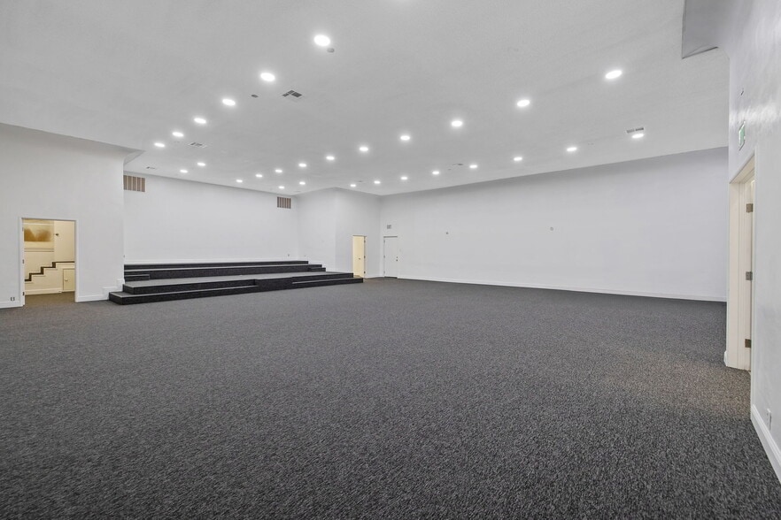 More Photos Of 401 W Lerdo Hwy, Shafter Religious Facility For Sale