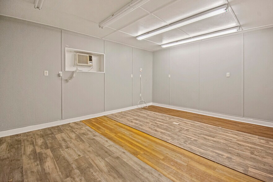 More Photos Of 105 E Davis Industrial Dr, Saint Augustine Warehouse For Lease