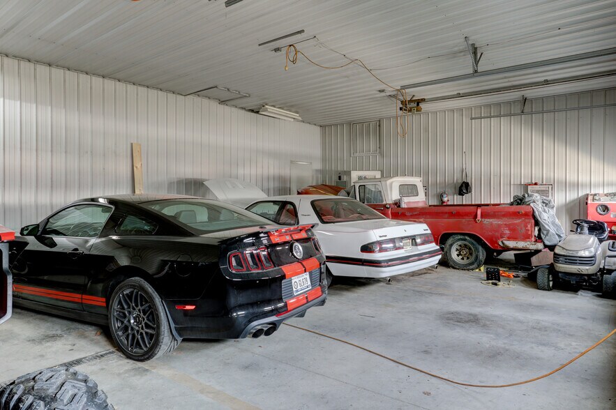 More Photos Of 206 & 208 S Meridian St, Washington Office For Sale