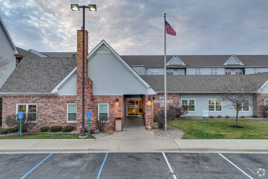 More Photos Of 8018 Delaware Pl, Merrillville Hotel For Sale