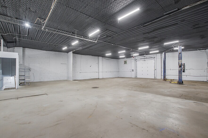 More Photos Of 311 Water St, Jordan Warehouse For Sale