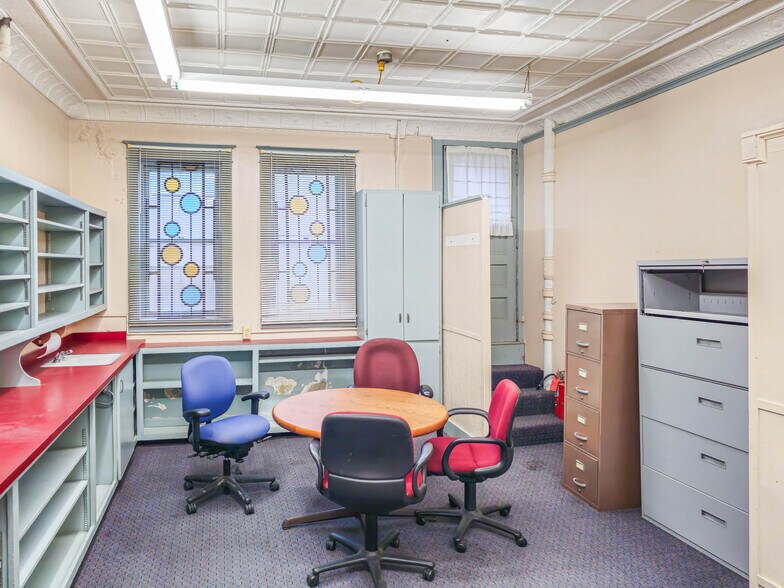 More Photos Of 2703 S 10th St, Omaha Storefront For Sale