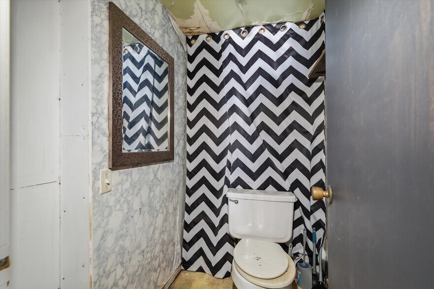 More Photos Of 110 W Frank St, Grand Saline General Retail For Sale