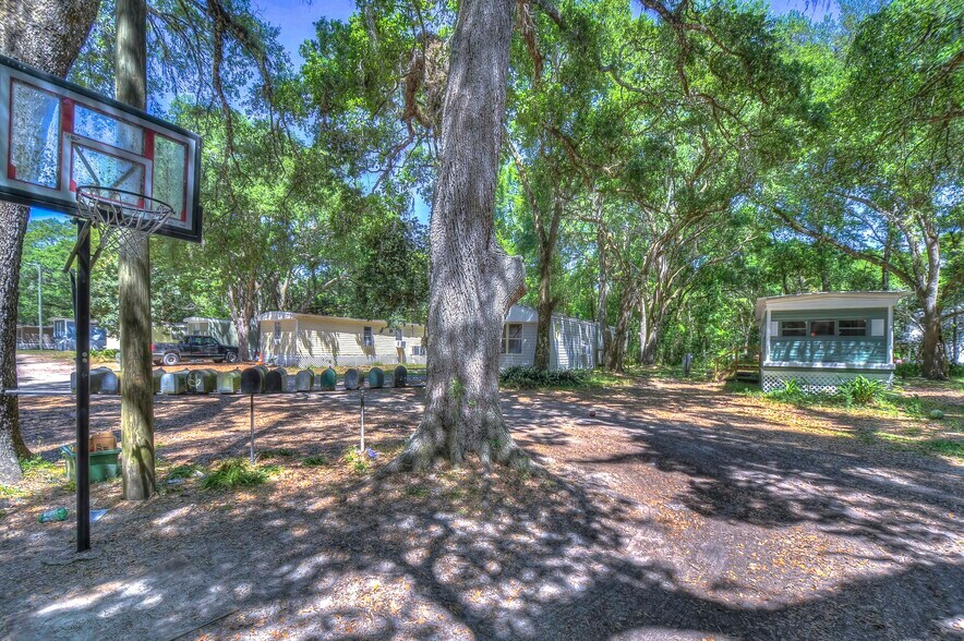 More Photos Of 20303 Old Somerset Acres Ln, Spring Hill Manufactured Housing Mobile Home Park For Sale