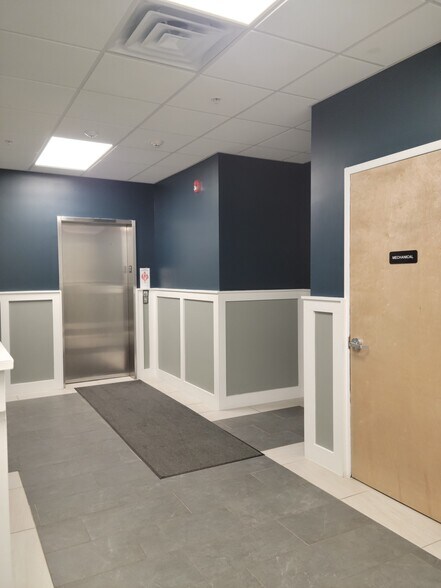 More Photos Of 16 N Greenbush Rd, Troy Freestanding For Lease