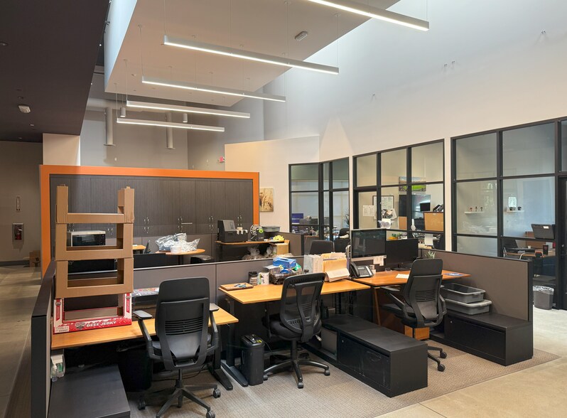 More Photos Of 1945 Pama Ln, Las Vegas Warehouse For Sale