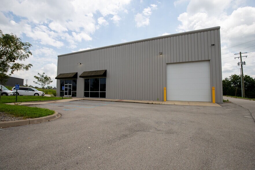 More Photos Of 311 Corporate Dr, Shelbyville Warehouse For Sale
