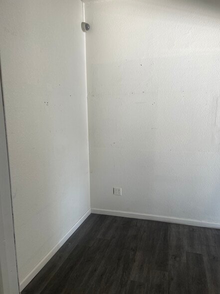 More Photos Of 16438-16460 S Cambridge Dr, Lathrop General Retail For Lease