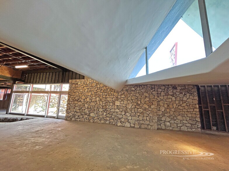 More Photos Of 1060 W San Bernardino Rd, Covina Storefront Retail Office For Sale
