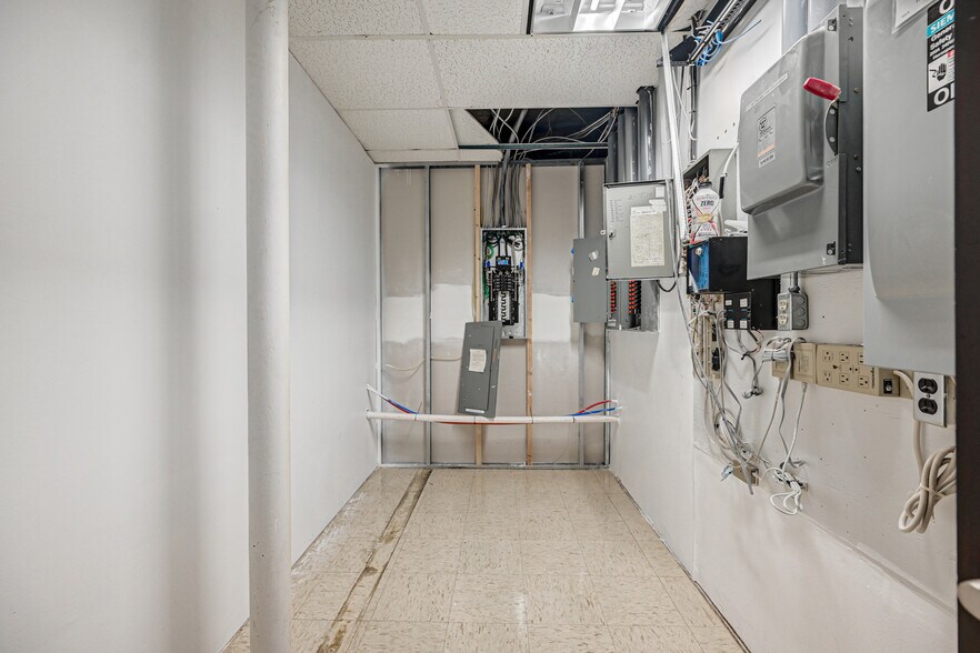 More Photos Of 20 Willow Springs Cir, York Warehouse For Sale