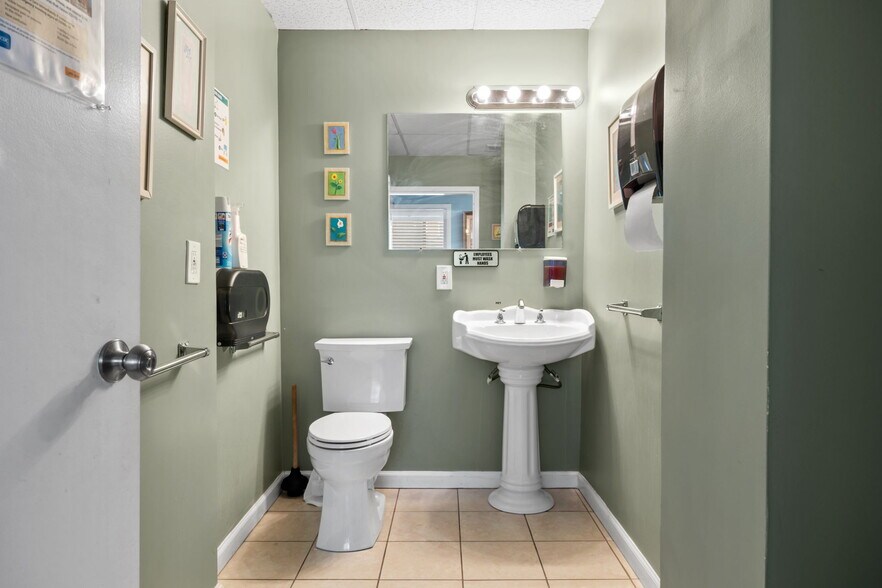 More Photos Of 101 Chestnut St, Gaithersburg Office For Sale