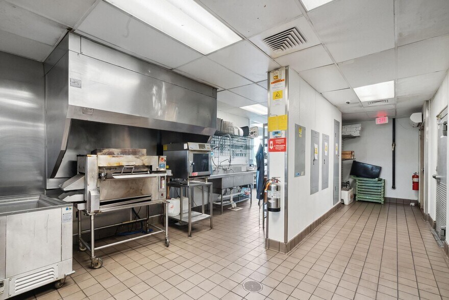 More Photos Of 3011 W Washington St, Stephenville Fast Food For Lease