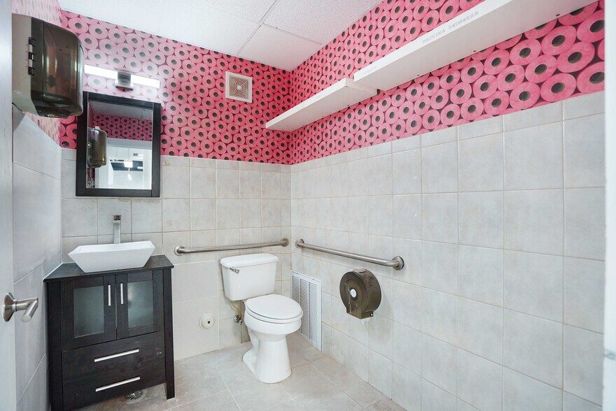 More Photos Of 10200 NW 25th St, Doral Light Distribution For Sale
