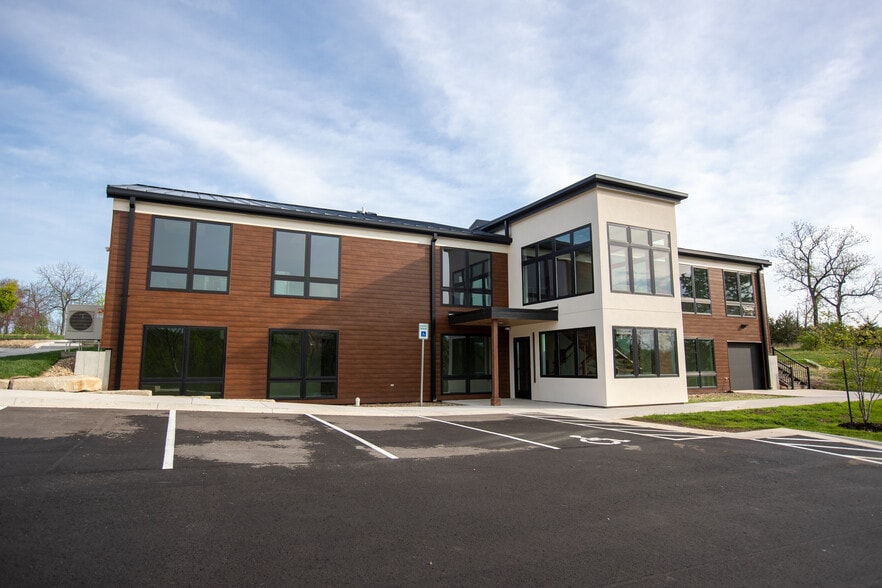 More Photos Of 4801 Quail Crest Pl, Lawrence Coworking Space