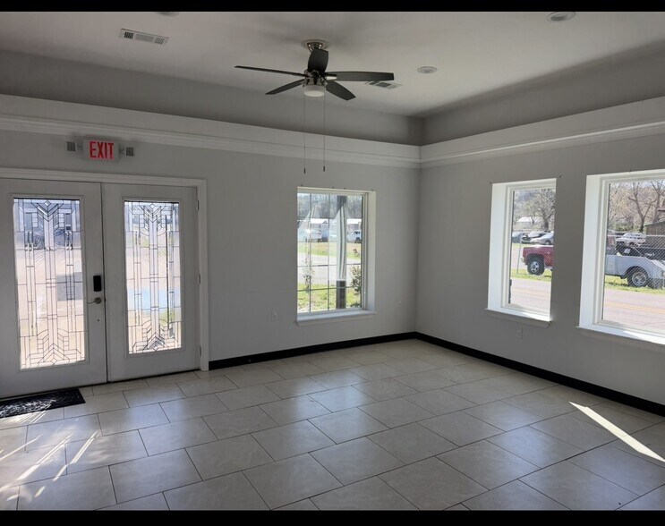 More Photos Of 201 Willow Ave, Waverly General Retail For Sale