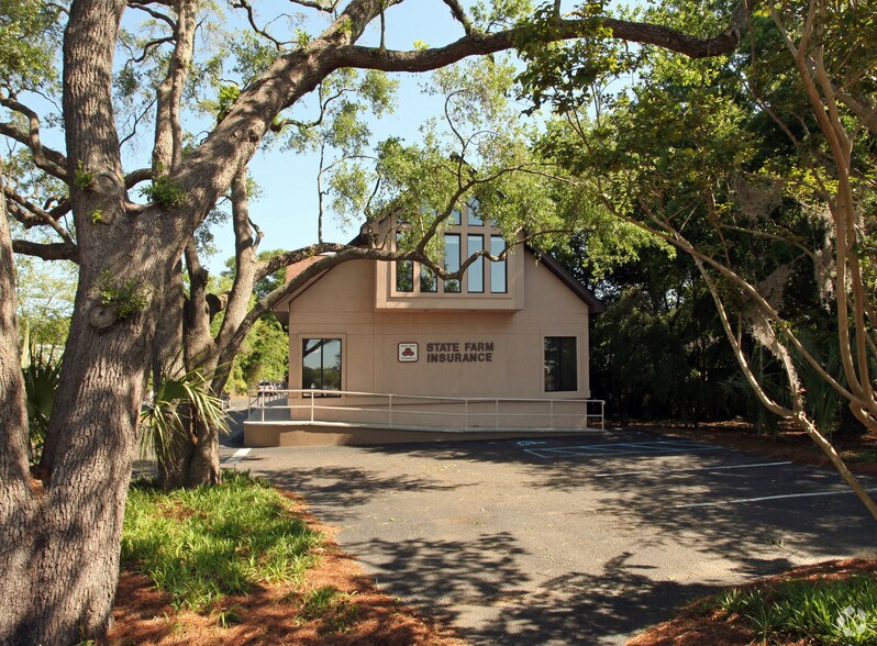 More Photos Of 454 W Coleman Blvd, Mount Pleasant Office For Lease