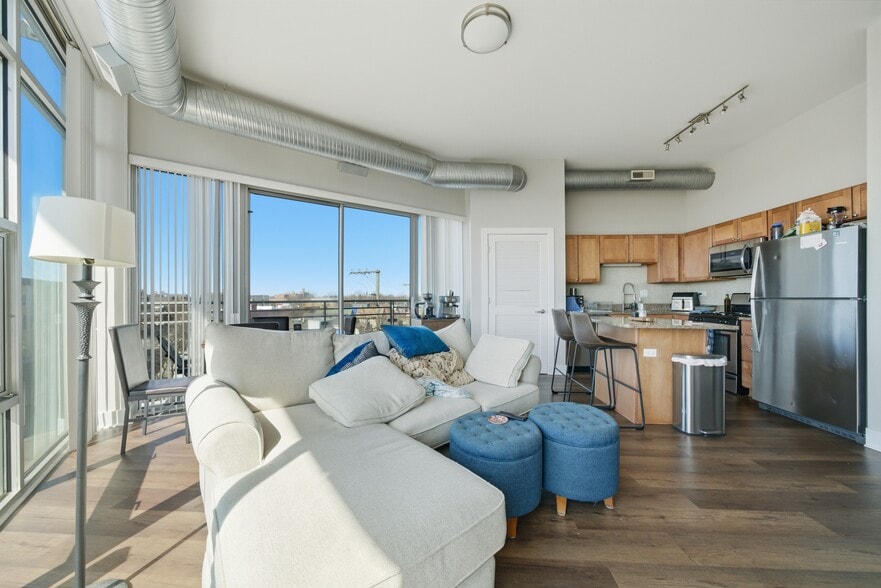 More Photos Of 2000 N Milwaukee Ave, Chicago Apartments For Sale