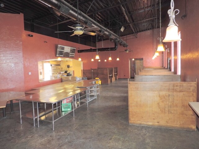 More Photos Of 933 W Main St, Farmington Restaurant For Sale