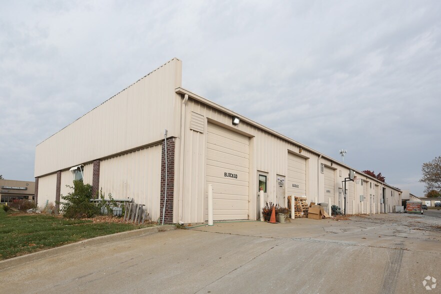 More Photos Of 10659-10683 Widmer Rd, Lenexa Light Manufacturing For Lease