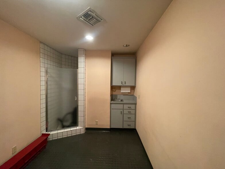 More Photos Of 3519 E Coast Hwy, Corona Del Mar Storefront For Lease