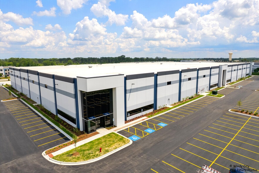 More Photos Of SEC Kenyon Road and IL RT. 25, Bartlett Distribution For Lease