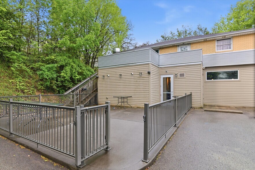 More Photos Of 1017 Highland Ave, Greensburg Restaurant For Sale