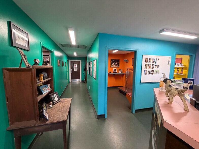 More Photos Of 162 Enzor Rd, Troy Office For Sale