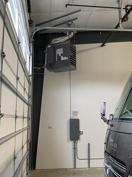 More Photos Of 3661 Irongate Rd, Bellingham Warehouse For Lease