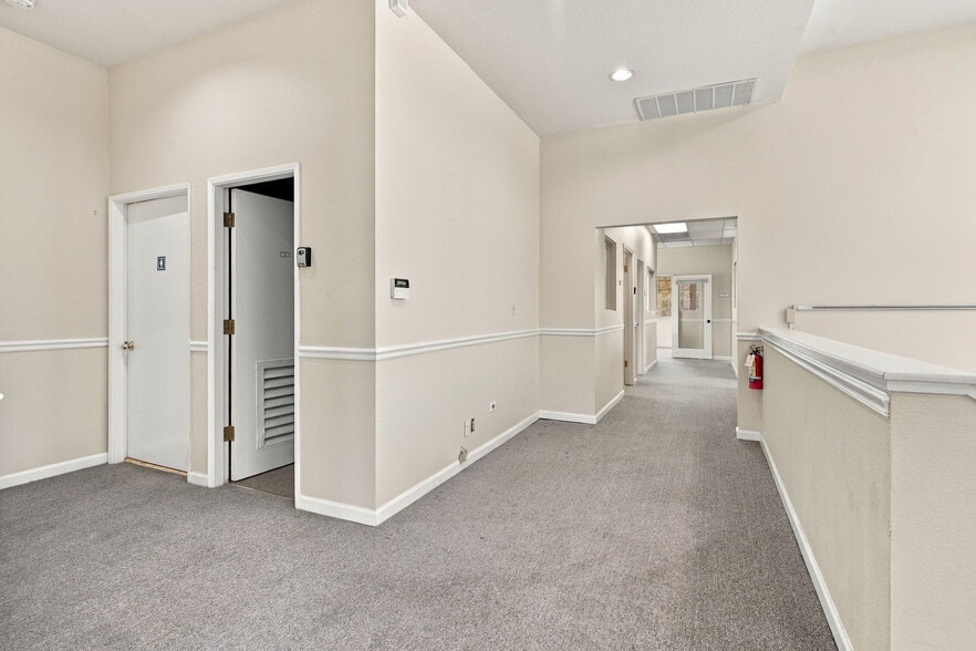 More Photos Of 403 W 11th St, Tracy Office For Sale