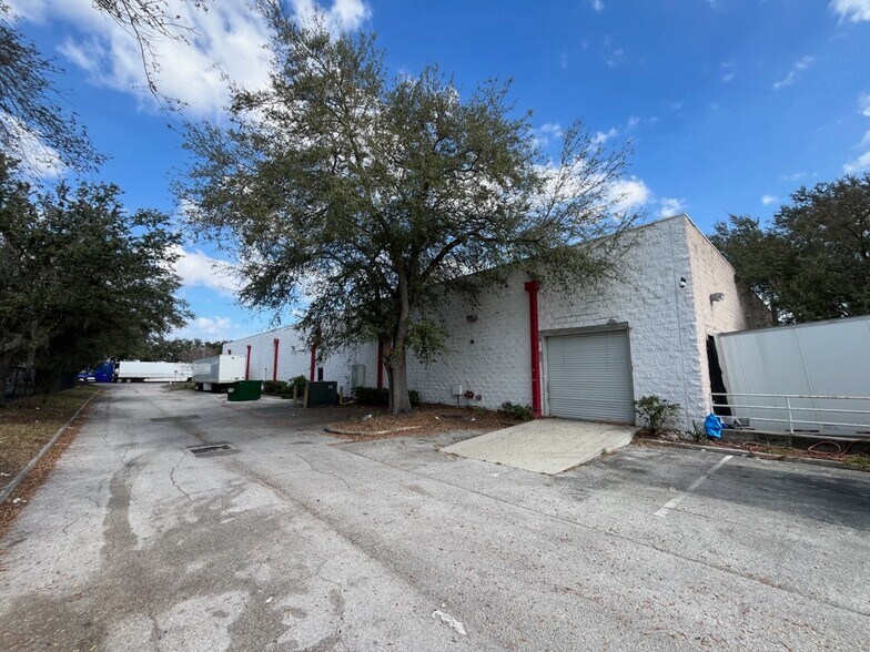More Photos Of 2000 Principal Row, Orlando Freestanding For Lease