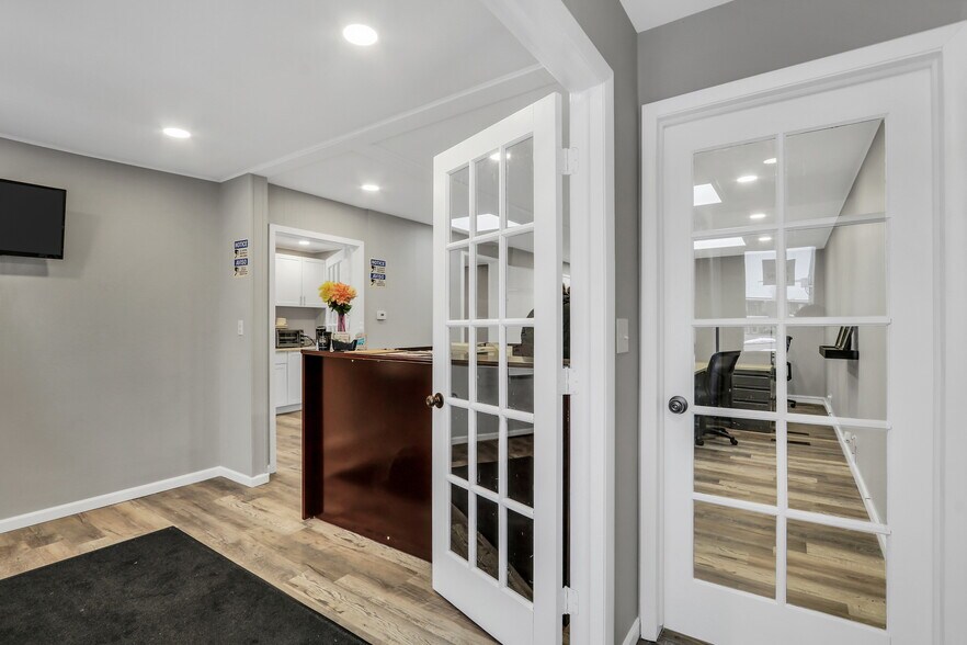 More Photos Of 1400 Sunset Ave, Waukegan Medical For Sale