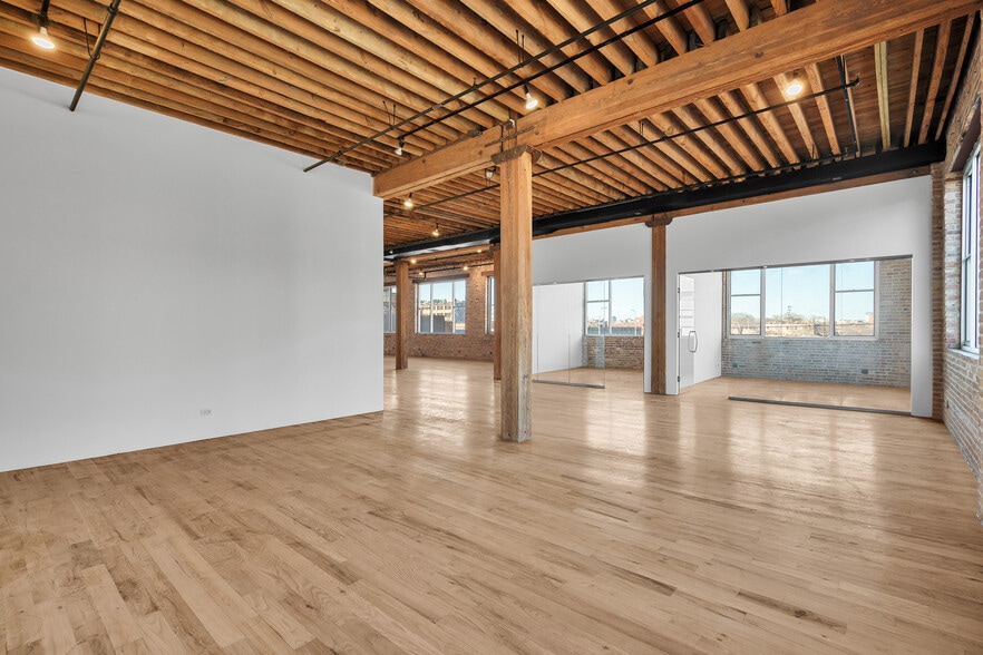 More Photos Of 210 N Racine Ave, Chicago Office For Lease