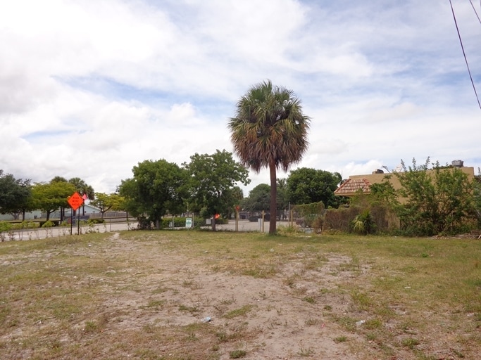 Primary Photo Of 1442 S Dixie Hwy, Lake Worth Land For Sale