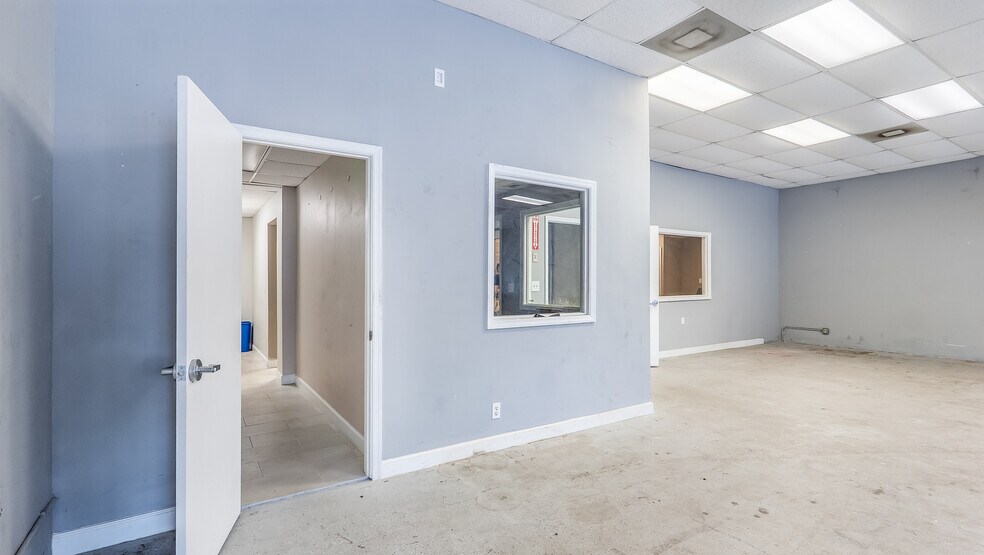 More Photos Of 1501 NW 1st Ct, Boca Raton Light Distribution For Lease