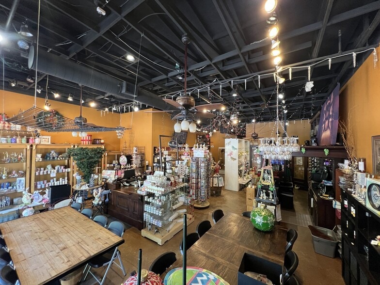 More Photos Of 1910 Eagle Dr, Woodstock Freestanding For Lease